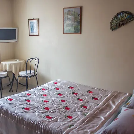 Yoda Bed & Breakfast 2*